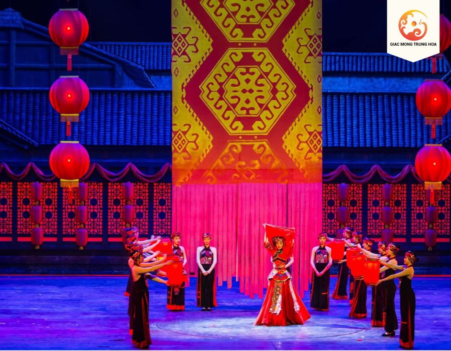 show diễn rạng rỡ tương tây phượng hoàng cổ trấn