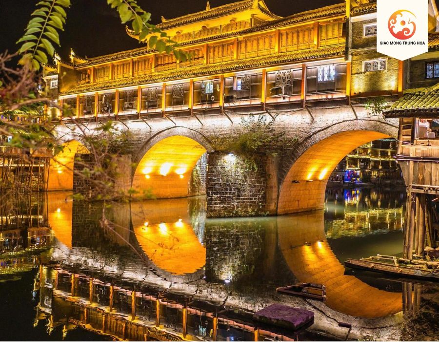 Checkin ở Phượng Hoàng Cổ Trấn