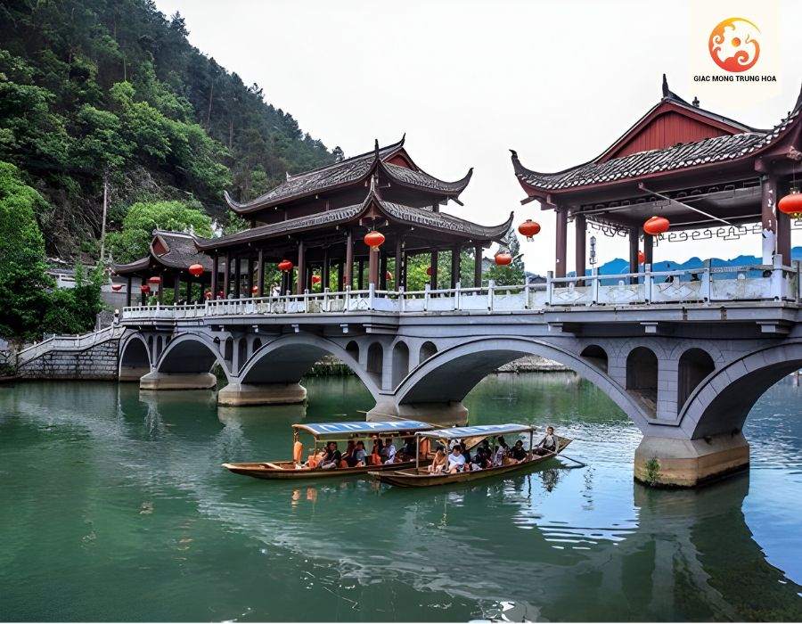 Checkin ở Phượng Hoàng Cổ Trấn